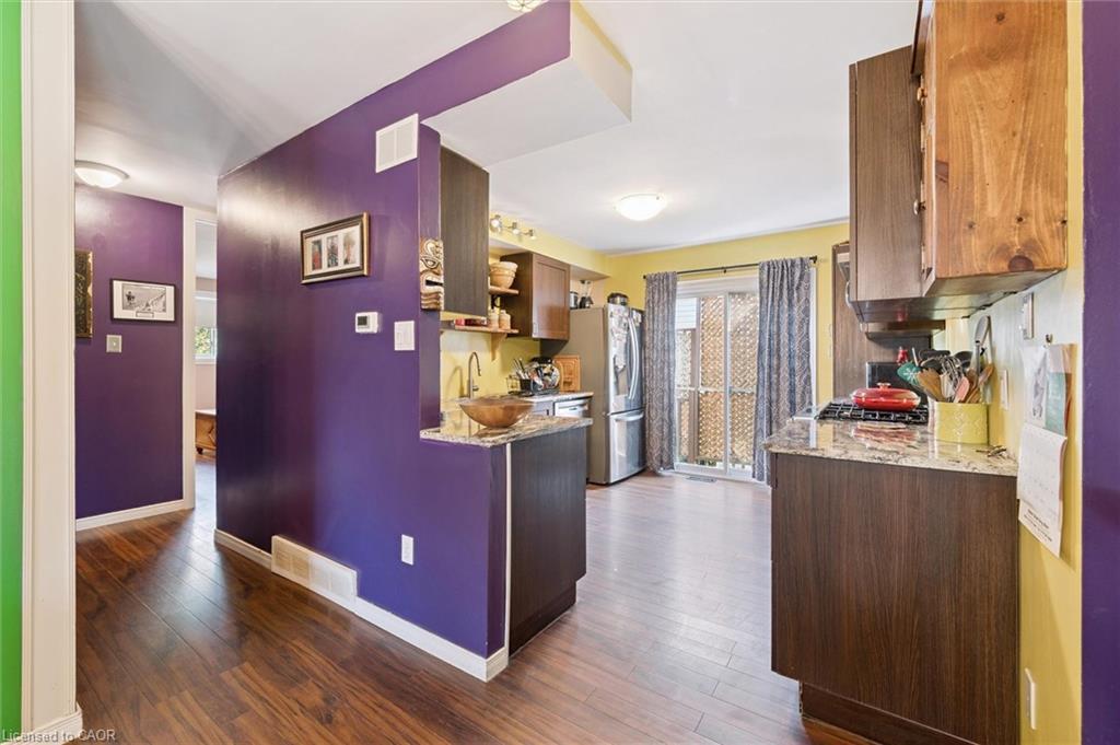 31 Saxony Circle, Cambridge, ON - Indoor Photo Showing Kitchen