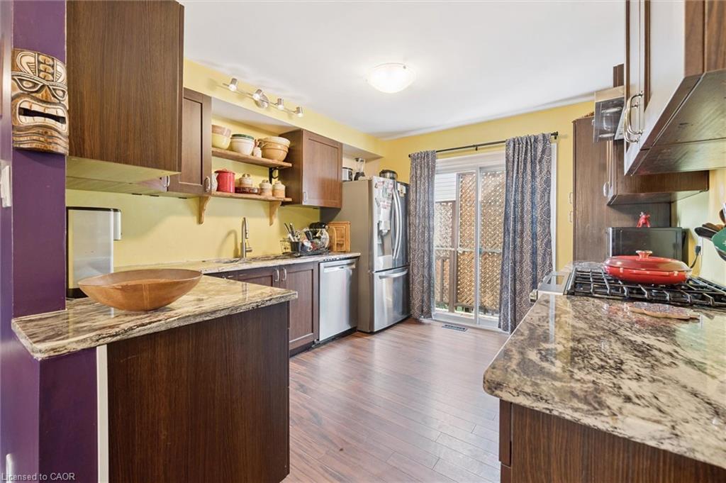 31 Saxony Circle, Cambridge, ON - Indoor Photo Showing Kitchen