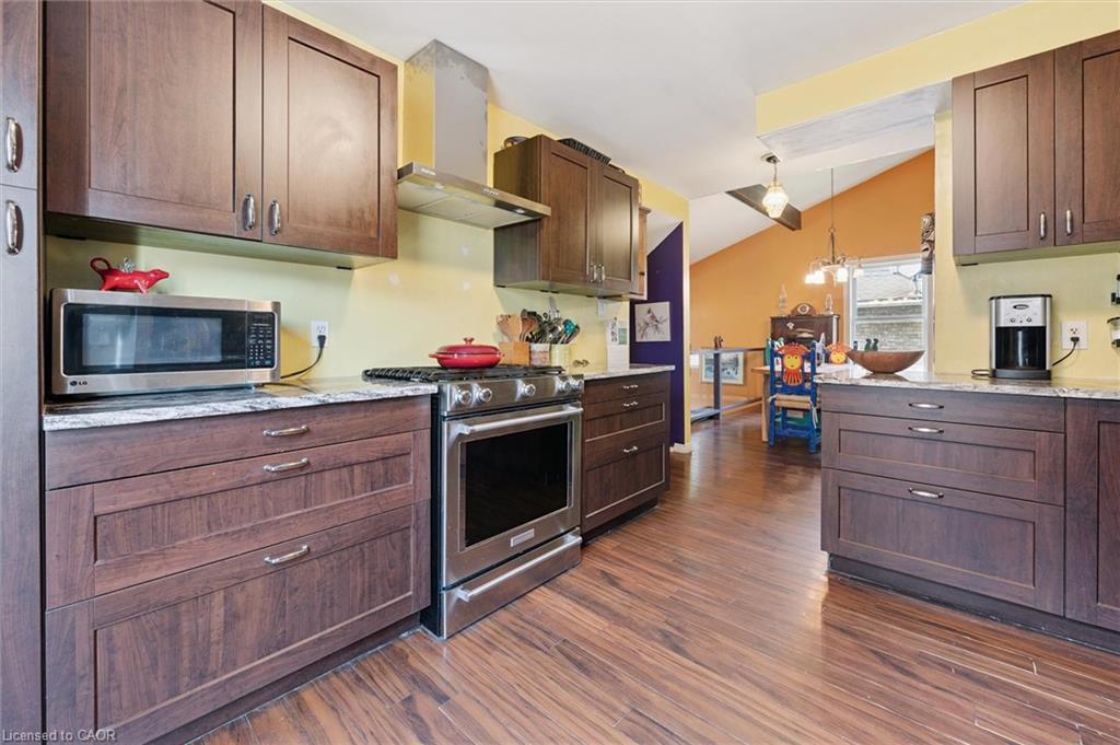 31 Saxony Circle, Cambridge, ON - Indoor Photo Showing Kitchen