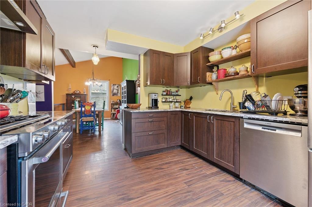 31 Saxony Circle, Cambridge, ON - Indoor Photo Showing Kitchen
