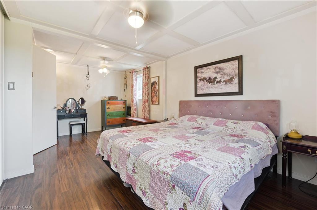 31 Saxony Circle, Cambridge, ON - Indoor Photo Showing Bedroom