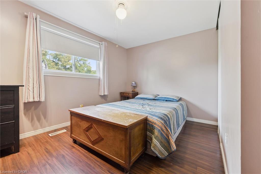 31 Saxony Circle, Cambridge, ON - Indoor Photo Showing Bedroom
