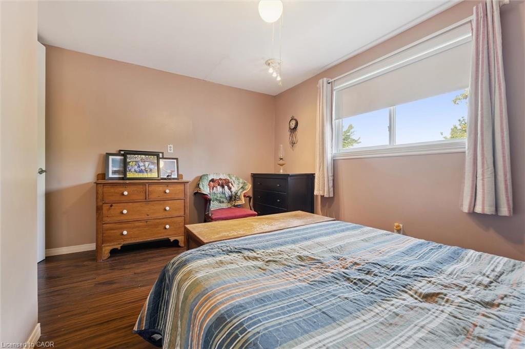 31 Saxony Circle, Cambridge, ON - Indoor Photo Showing Bedroom