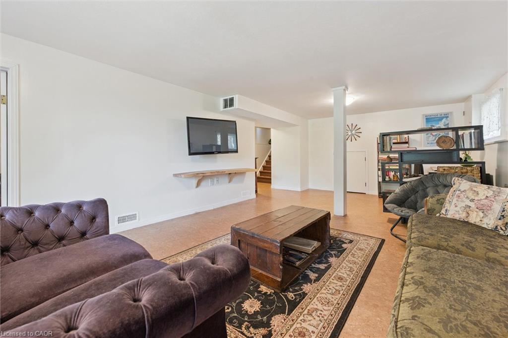 31 Saxony Circle, Cambridge, ON - Indoor Photo Showing Living Room
