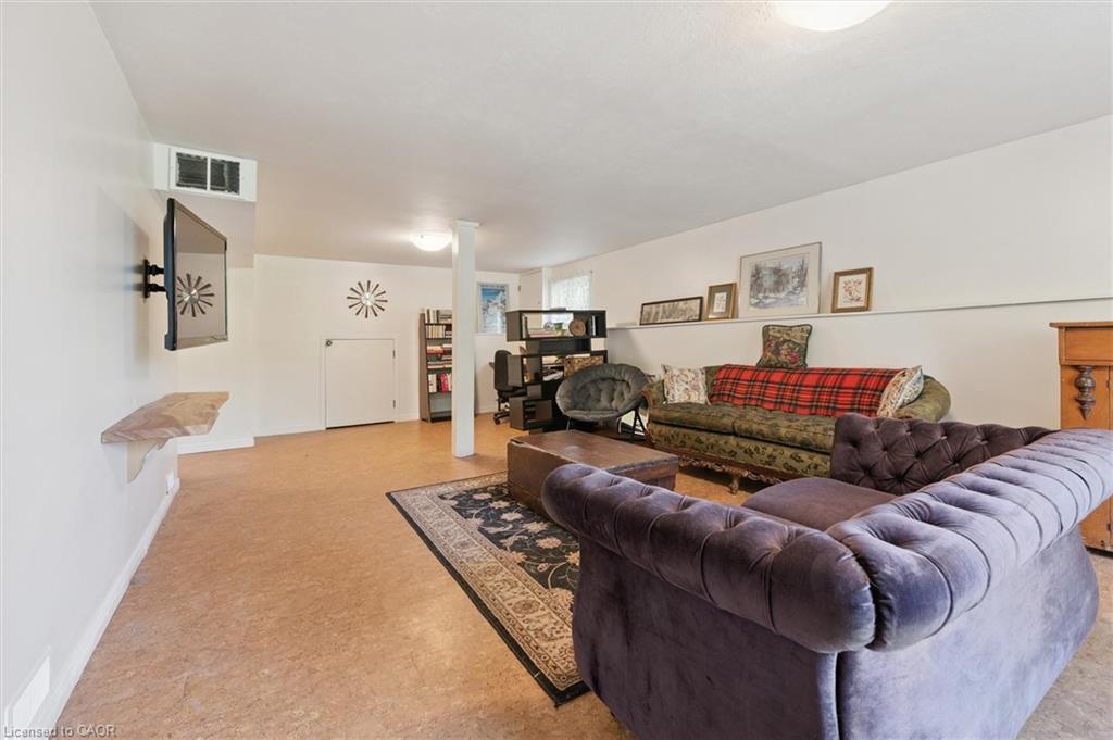 31 Saxony Circle, Cambridge, ON - Indoor Photo Showing Living Room