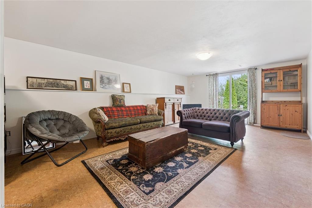 31 Saxony Circle, Cambridge, ON - Indoor Photo Showing Living Room