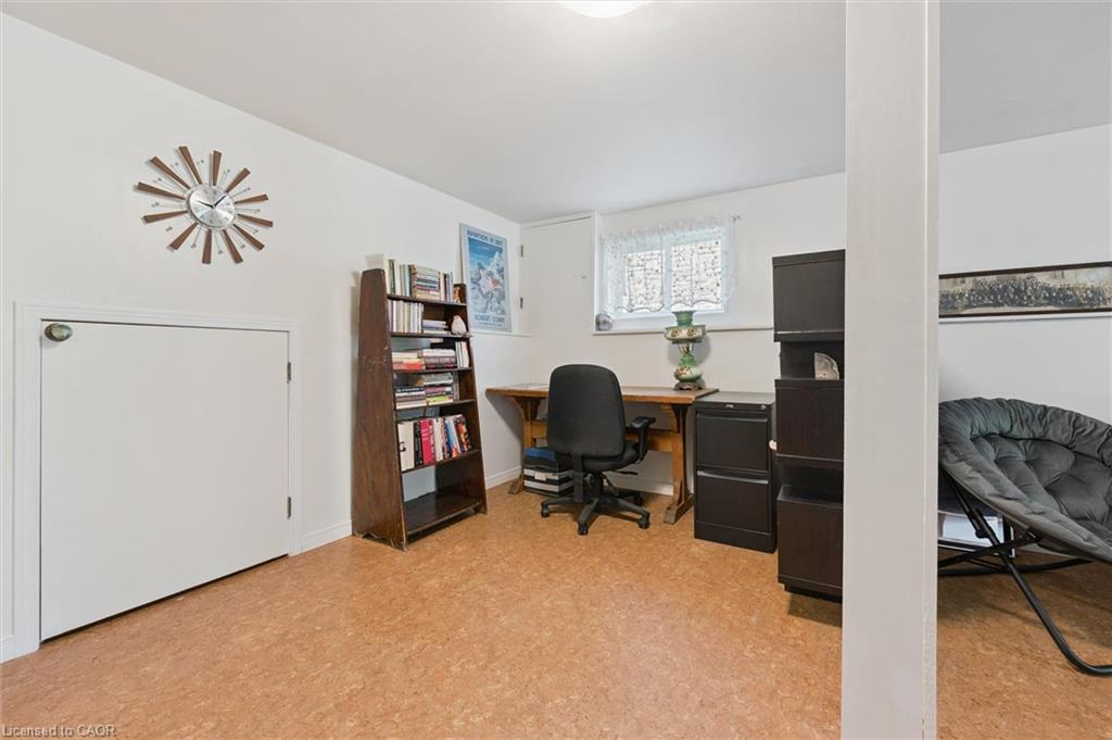 31 Saxony Circle, Cambridge, ON - Indoor Photo Showing Office