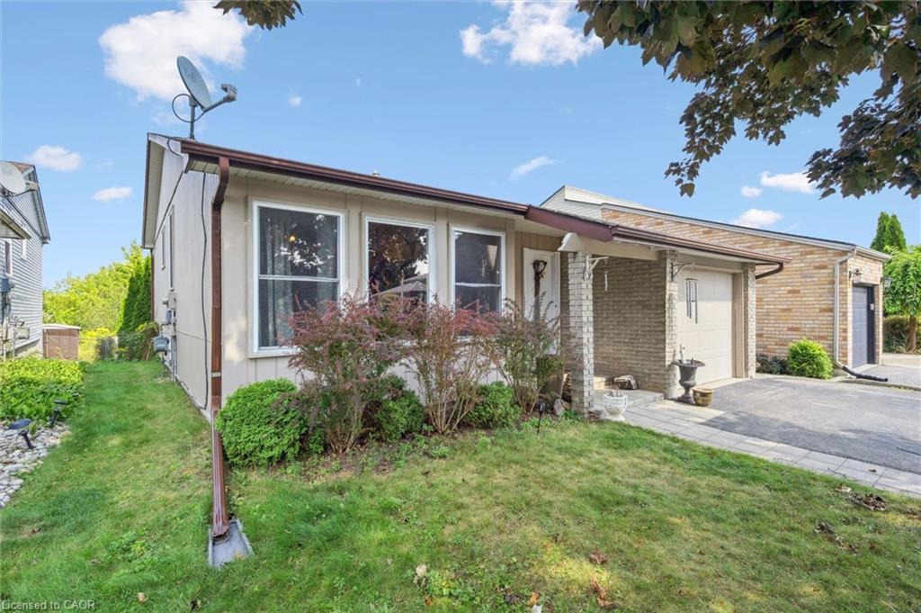 31 Saxony Circle, Cambridge, ON - Outdoor