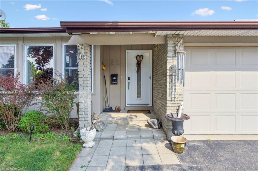 31 Saxony Circle, Cambridge, ON - Outdoor