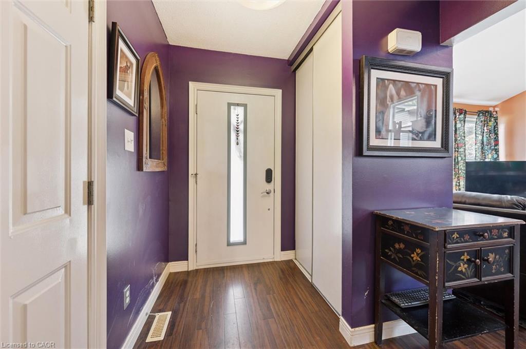 31 Saxony Circle, Cambridge, ON - Indoor Photo Showing Other Room