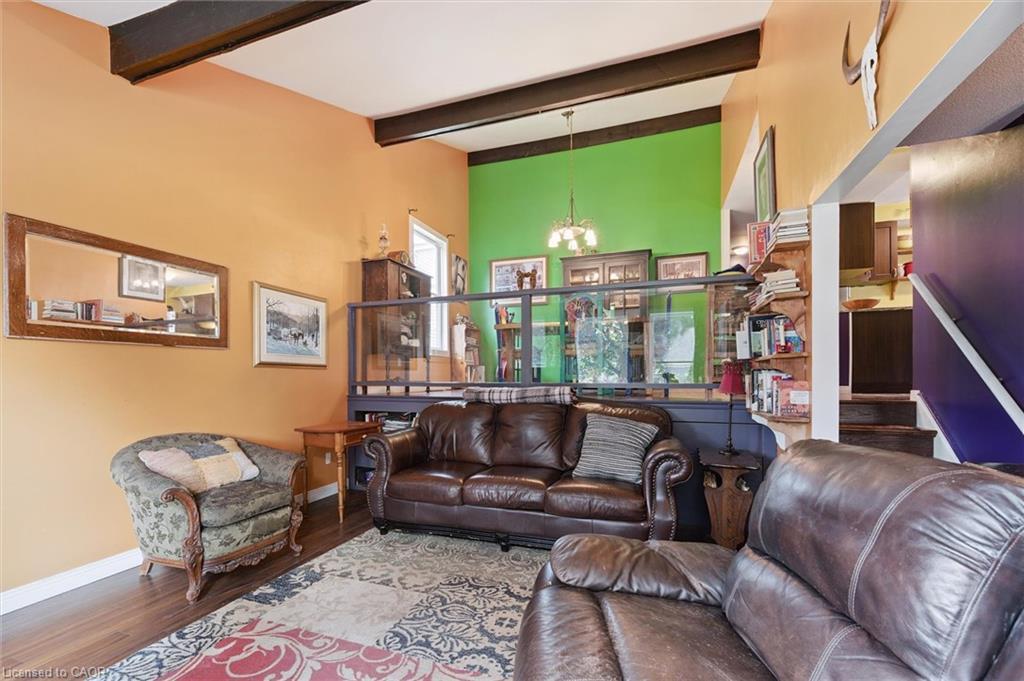 31 Saxony Circle, Cambridge, ON - Indoor Photo Showing Living Room