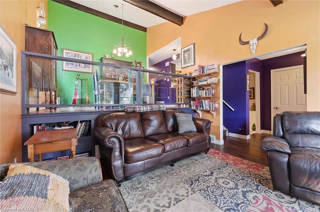 31 Saxony Circle, Cambridge, ON - Indoor Photo Showing Living Room