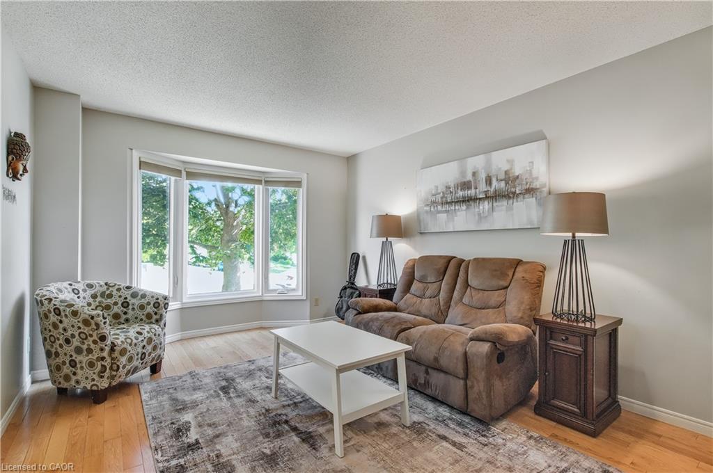104 Valley Ridge Crescent, Waterloo, ON - Indoor Photo Showing Living Room