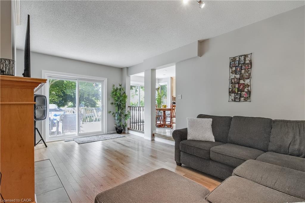104 Valley Ridge Crescent, Waterloo, ON - Indoor Photo Showing Living Room