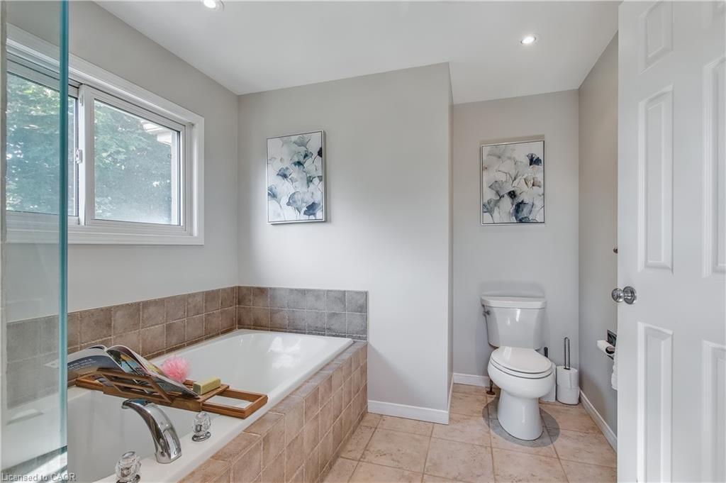 104 Valley Ridge Crescent, Waterloo, ON - Indoor Photo Showing Bathroom