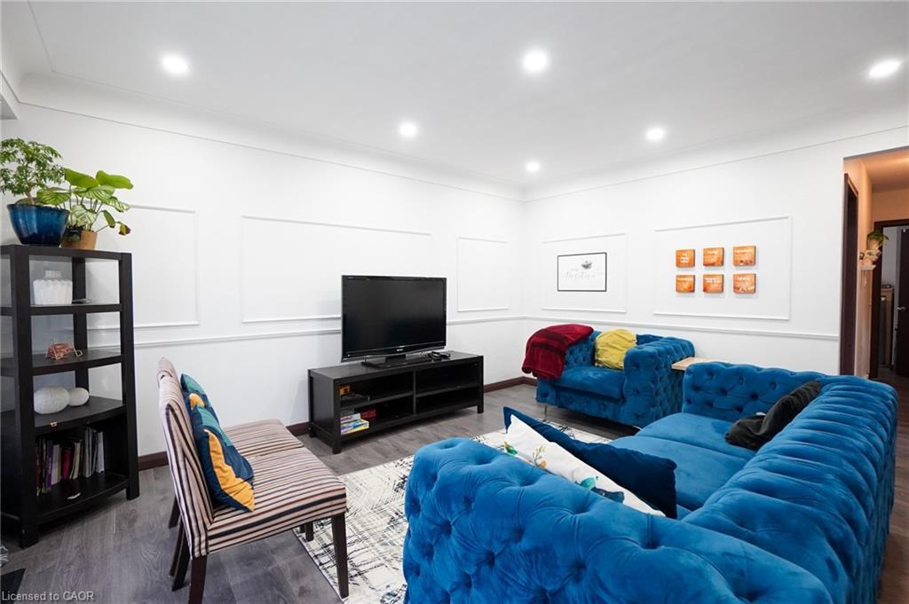 29 Cameo Avenue, Hamilton, ON - Indoor Photo Showing Living Room