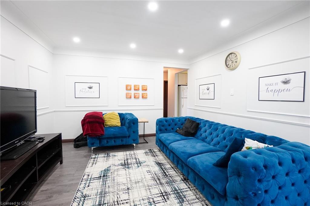 29 Cameo Avenue, Hamilton, ON - Indoor Photo Showing Living Room
