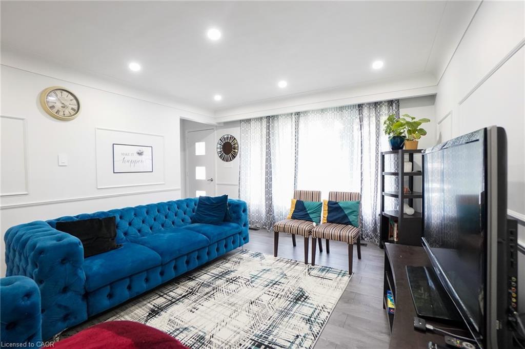 29 Cameo Avenue, Hamilton, ON - Indoor Photo Showing Living Room
