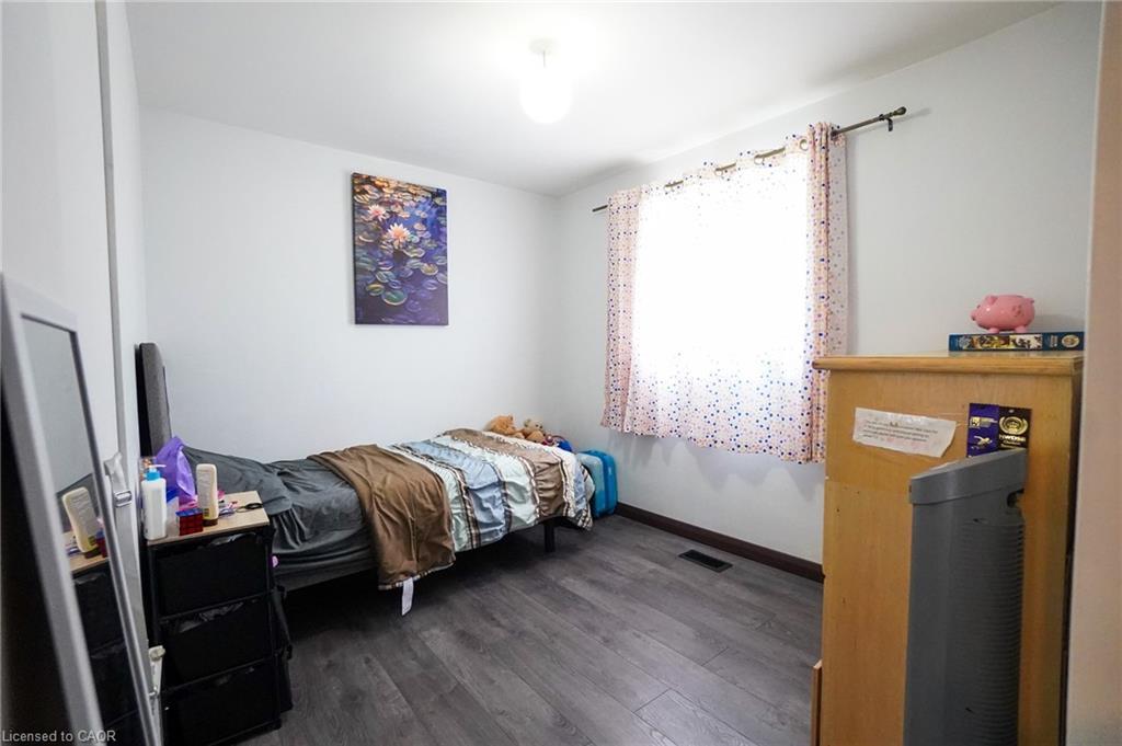 29 Cameo Avenue, Hamilton, ON - Indoor Photo Showing Bedroom