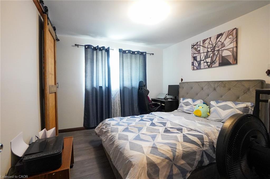 29 Cameo Avenue, Hamilton, ON - Indoor Photo Showing Bedroom