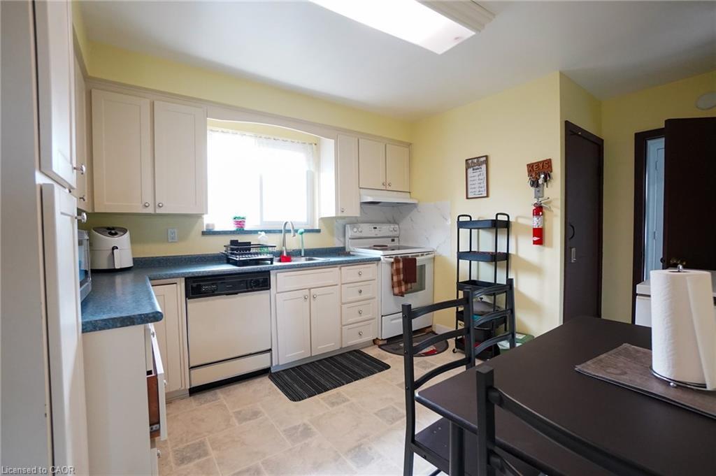 29 Cameo Avenue, Hamilton, ON - Indoor Photo Showing Kitchen