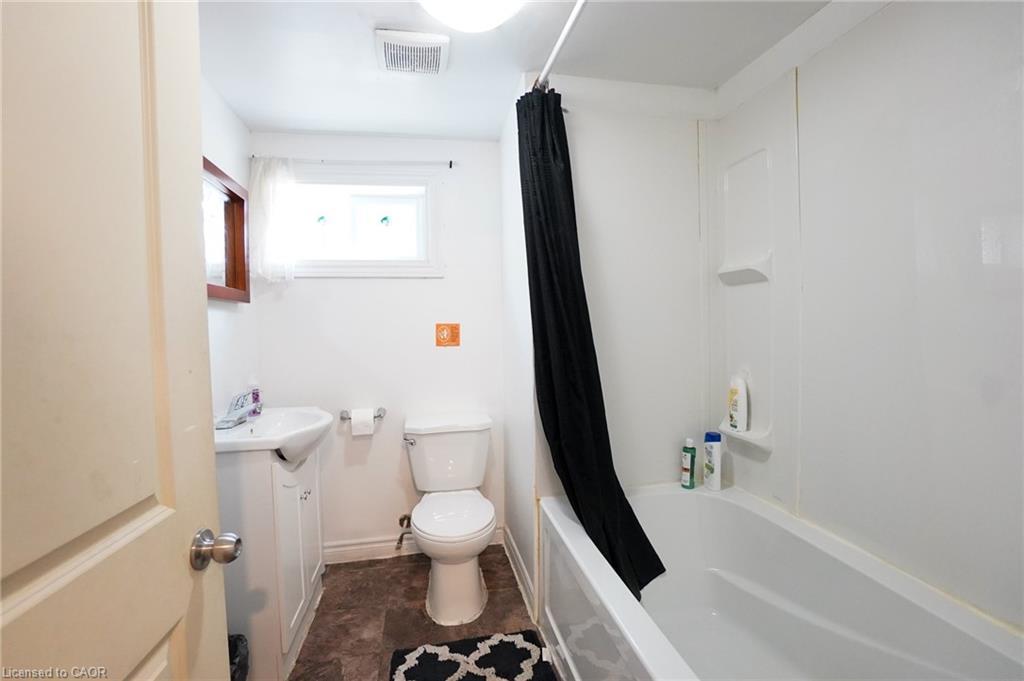 29 Cameo Avenue, Hamilton, ON - Indoor Photo Showing Bathroom