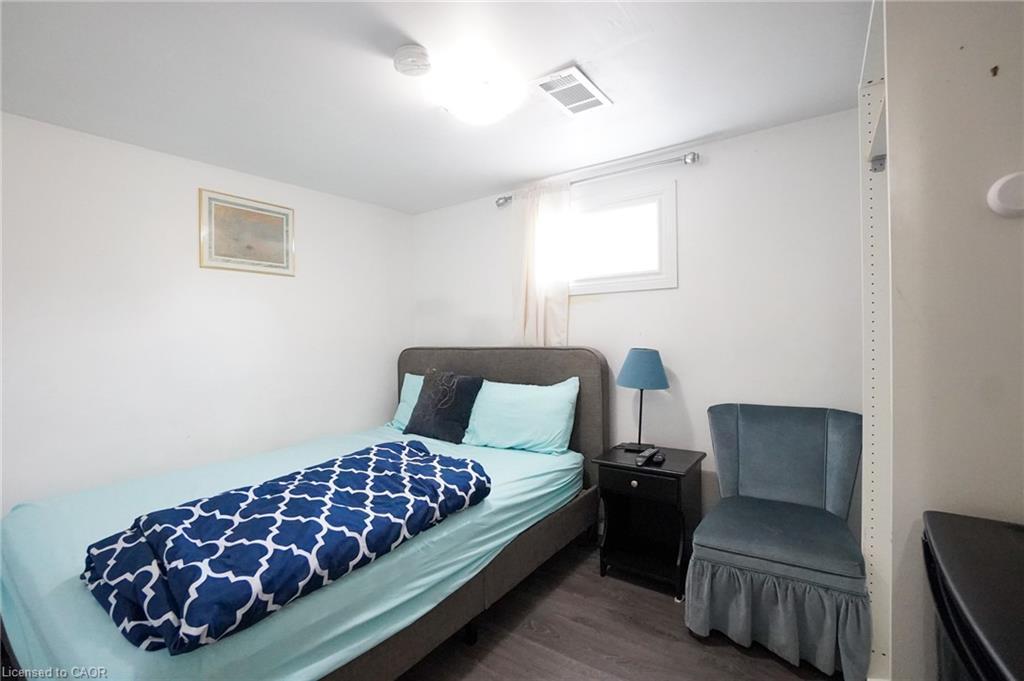 29 Cameo Avenue, Hamilton, ON - Indoor Photo Showing Bedroom