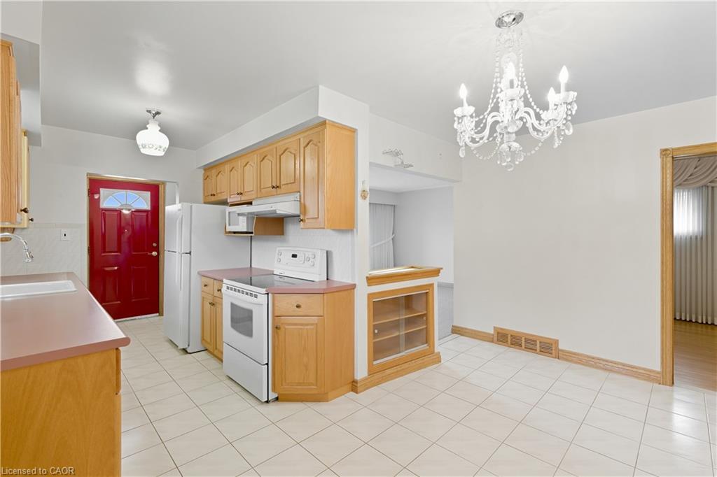 98 East 16Th Street, Hamilton, ON - Indoor Photo Showing Kitchen
