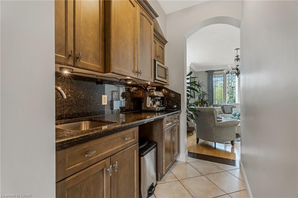 351 Highland Road W, Stoney Creek, ON - Indoor Photo Showing Kitchen