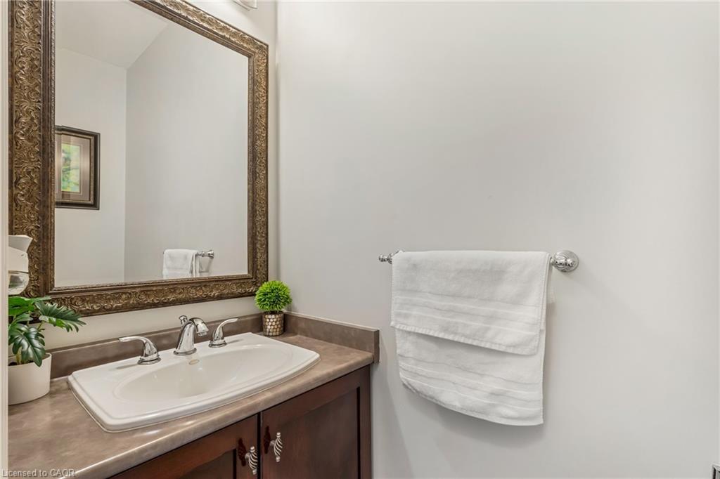 351 Highland Road W, Stoney Creek, ON - Indoor Photo Showing Bathroom