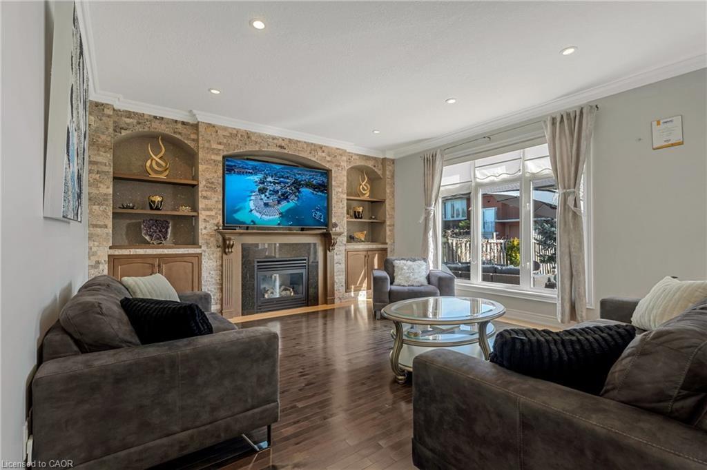 351 Highland Road W, Stoney Creek, ON - Indoor Photo Showing Living Room With Fireplace
