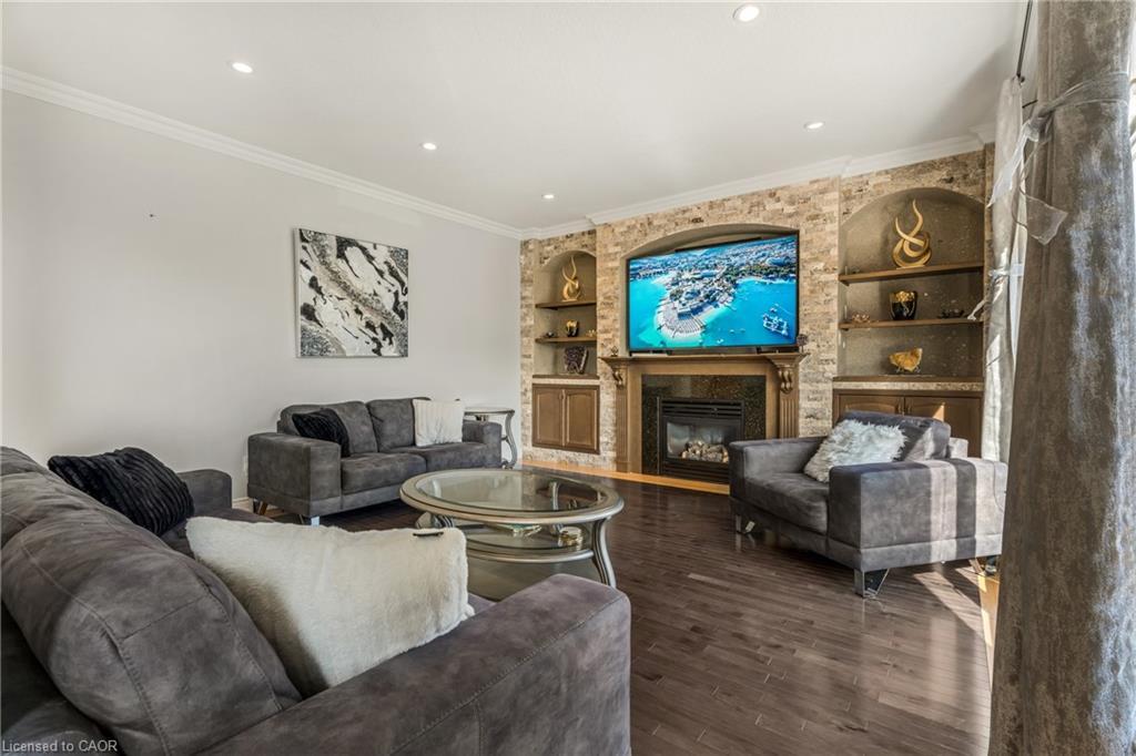 351 Highland Road W, Stoney Creek, ON - Indoor Photo Showing Living Room With Fireplace