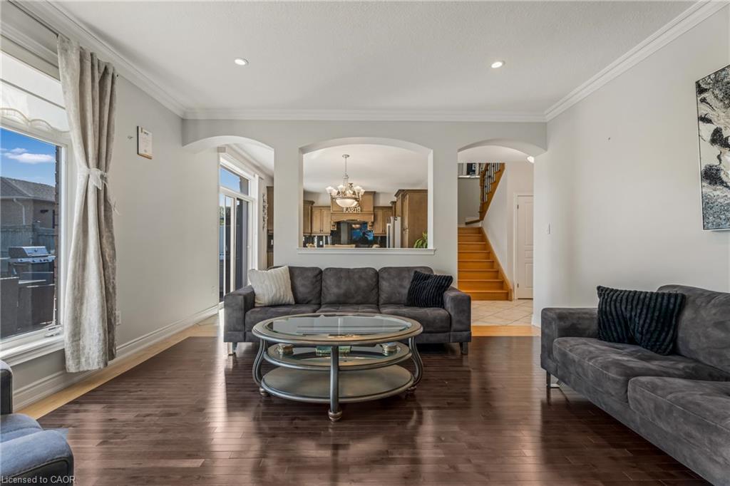 351 Highland Road W, Stoney Creek, ON - Indoor Photo Showing Living Room