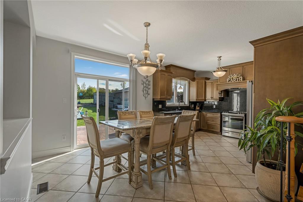 351 Highland Road W, Stoney Creek, ON - Indoor Photo Showing Dining Room