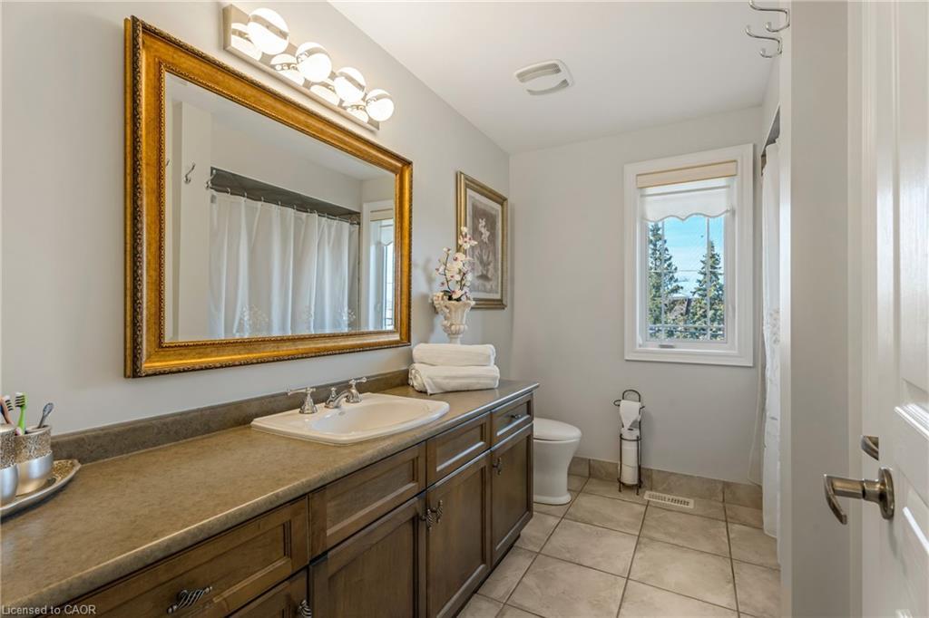 351 Highland Road W, Stoney Creek, ON - Indoor Photo Showing Bathroom