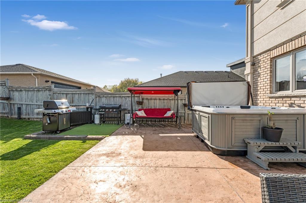 351 Highland Road W, Stoney Creek, ON - Outdoor With Exterior