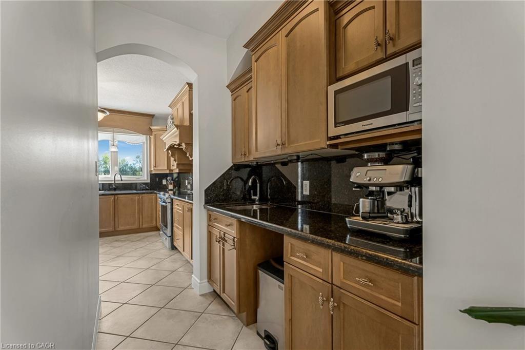 351 Highland Road W, Stoney Creek, ON - Indoor Photo Showing Kitchen