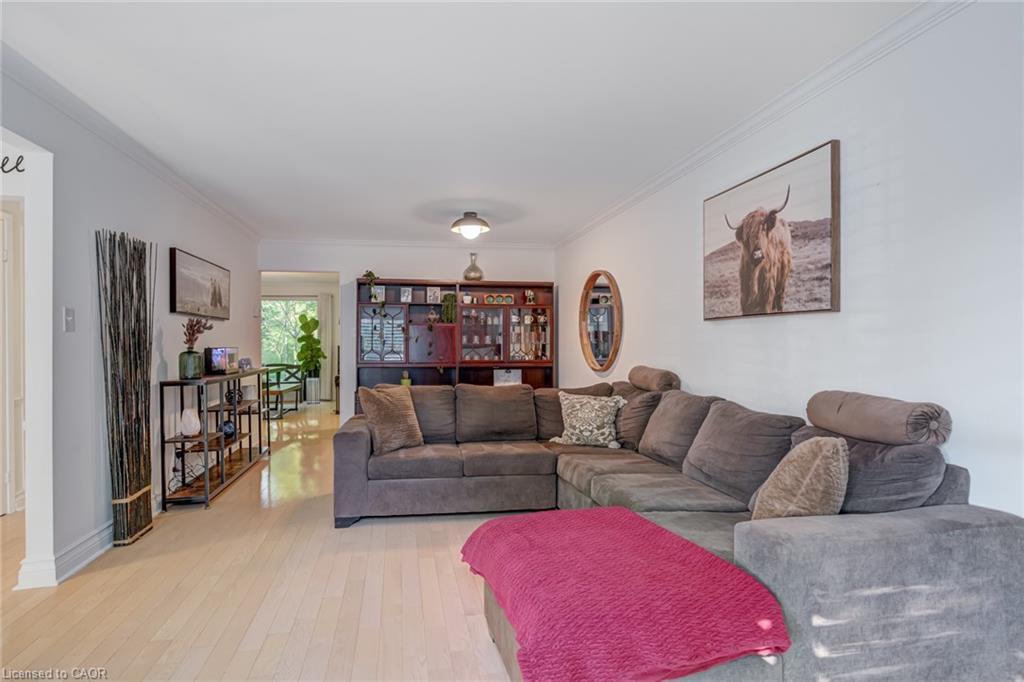 5-1560 Kerns Road, Burlington, ON - Indoor Photo Showing Living Room
