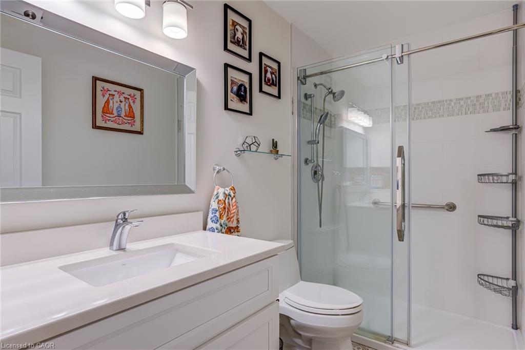 5-1560 Kerns Road, Burlington, ON - Indoor Photo Showing Bathroom