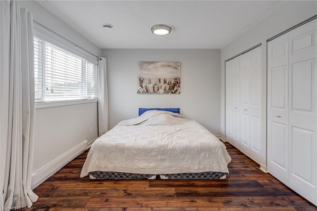 5-1560 Kerns Road, Burlington, ON - Indoor Photo Showing Bedroom