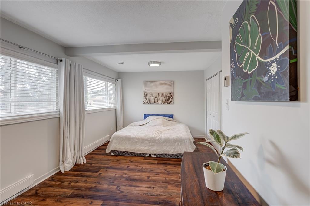 5-1560 Kerns Road, Burlington, ON - Indoor Photo Showing Bedroom