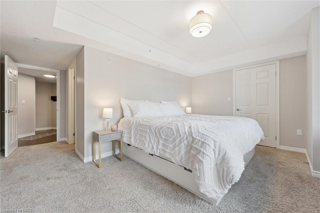 301-776 Laurelwood Drive, Waterloo, ON - Indoor Photo Showing Bedroom