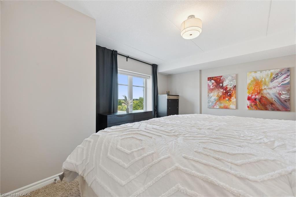 301-776 Laurelwood Drive, Waterloo, ON - Indoor Photo Showing Bedroom
