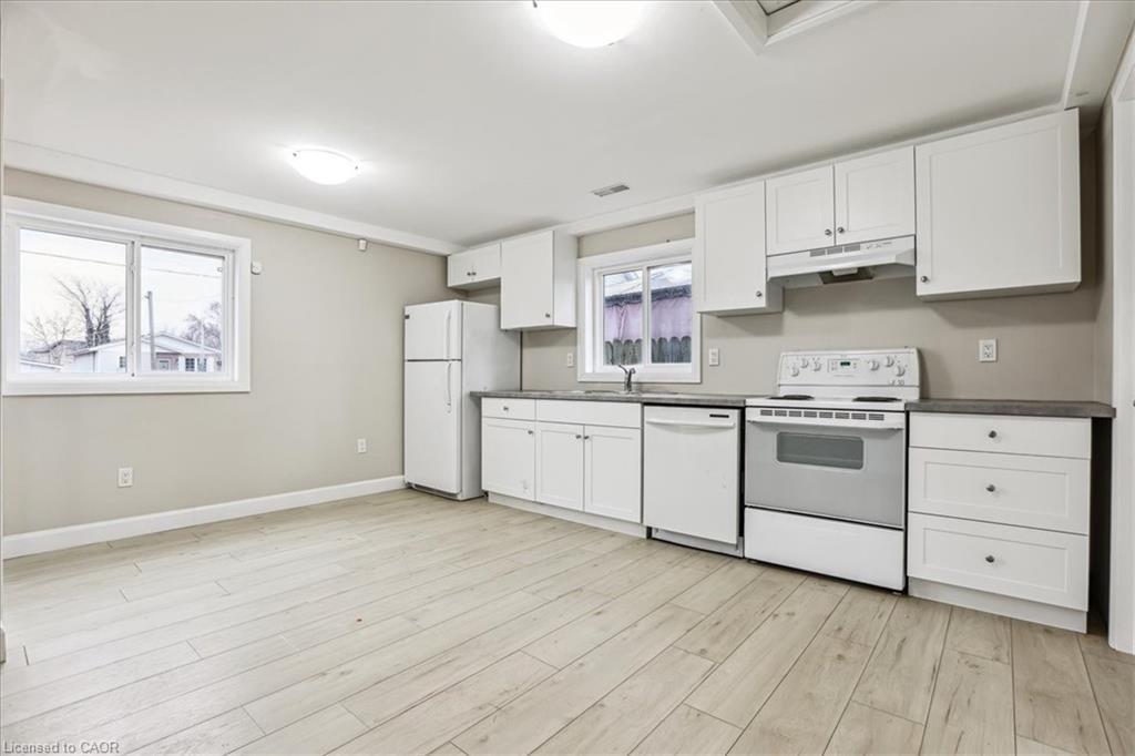 19 Bailey Street, St. Catharines, ON - Indoor Photo Showing Kitchen