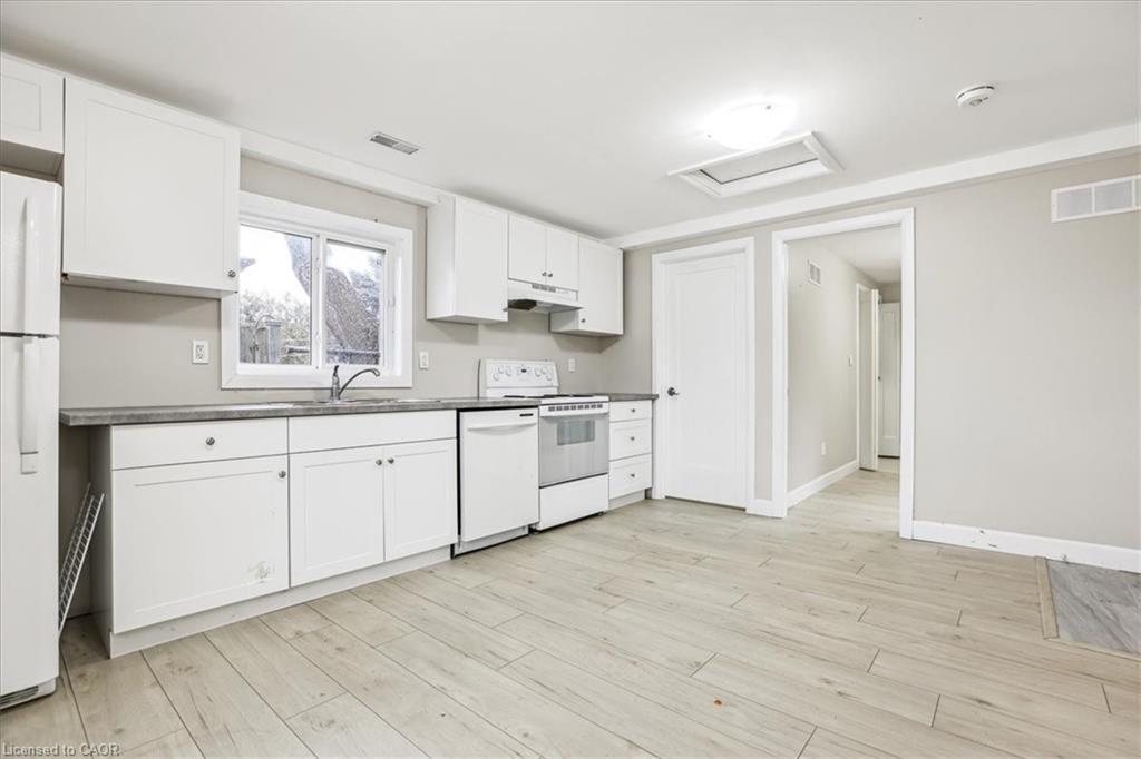 19 Bailey Street, St. Catharines, ON - Indoor Photo Showing Kitchen