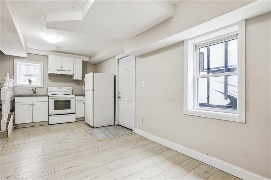 19 Bailey Street, St. Catharines, ON - Indoor Photo Showing Kitchen