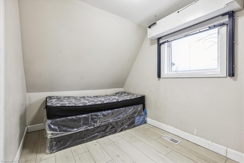 19 Bailey Street, St. Catharines, ON - Indoor Photo Showing Bedroom