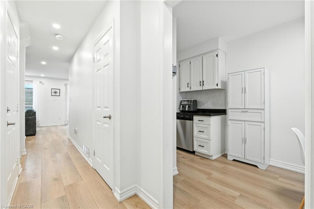 4-2252 Walkers Line, Burlington, ON - Indoor