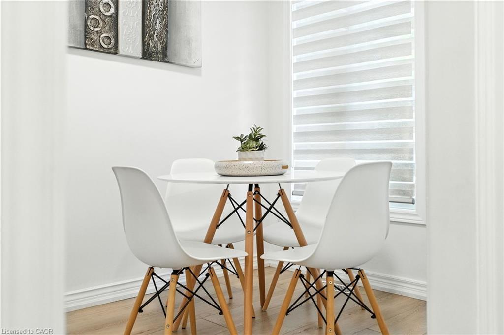 4-2252 Walkers Line, Burlington, ON - Indoor Photo Showing Dining Room