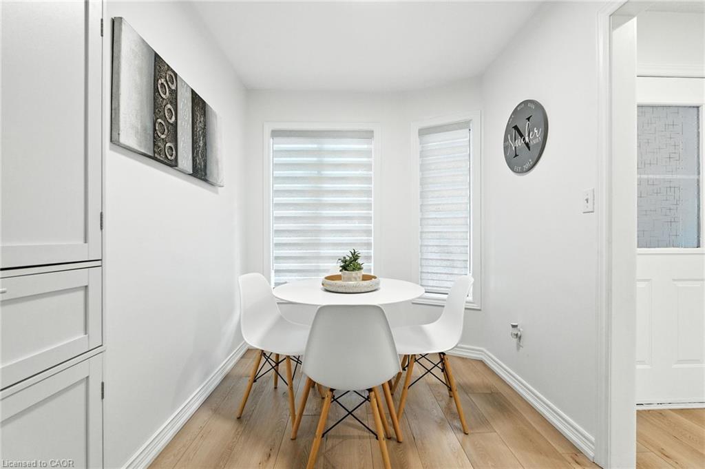 4-2252 Walkers Line, Burlington, ON - Indoor Photo Showing Dining Room